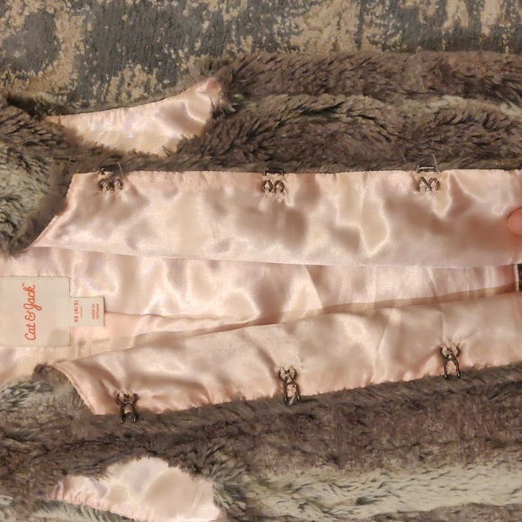 Cat & Jack Faux fur XS 4/5 gray vest - Picture 6 of 8